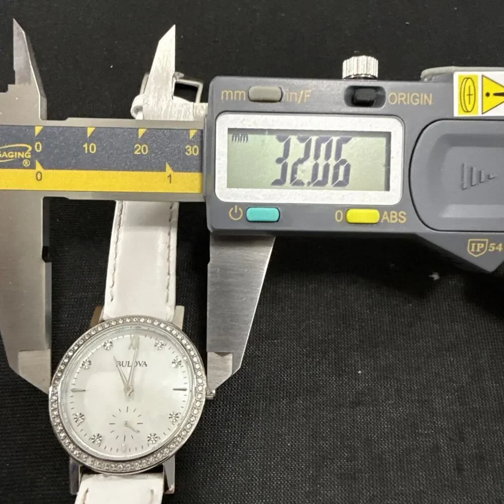 Women’s Bulova 96L245 Wristwatch New Battery 32mm Case Mother Of Pearl Dial (Z3)